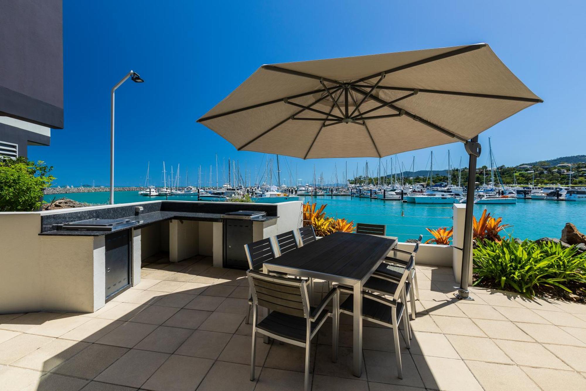 Peninsula Airlie Aparthotel