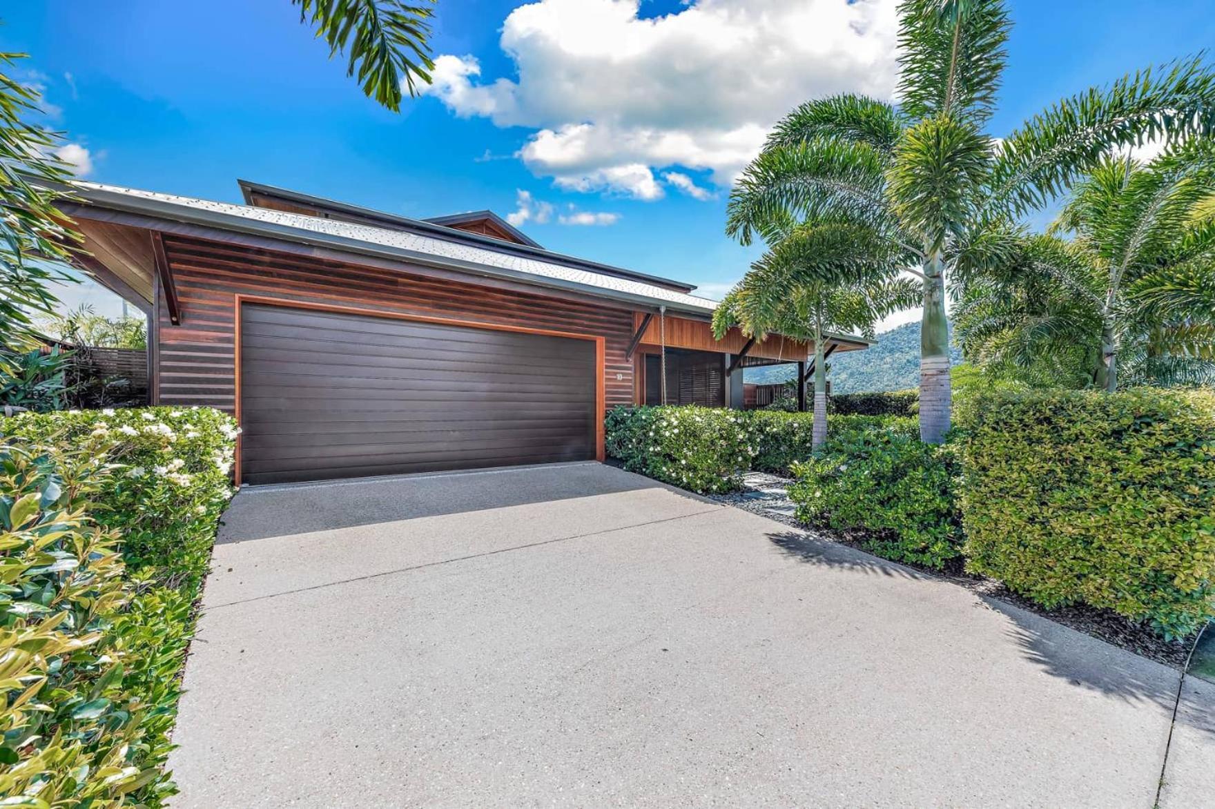 Airlie Marina-front Luxury At 10 The Cove *