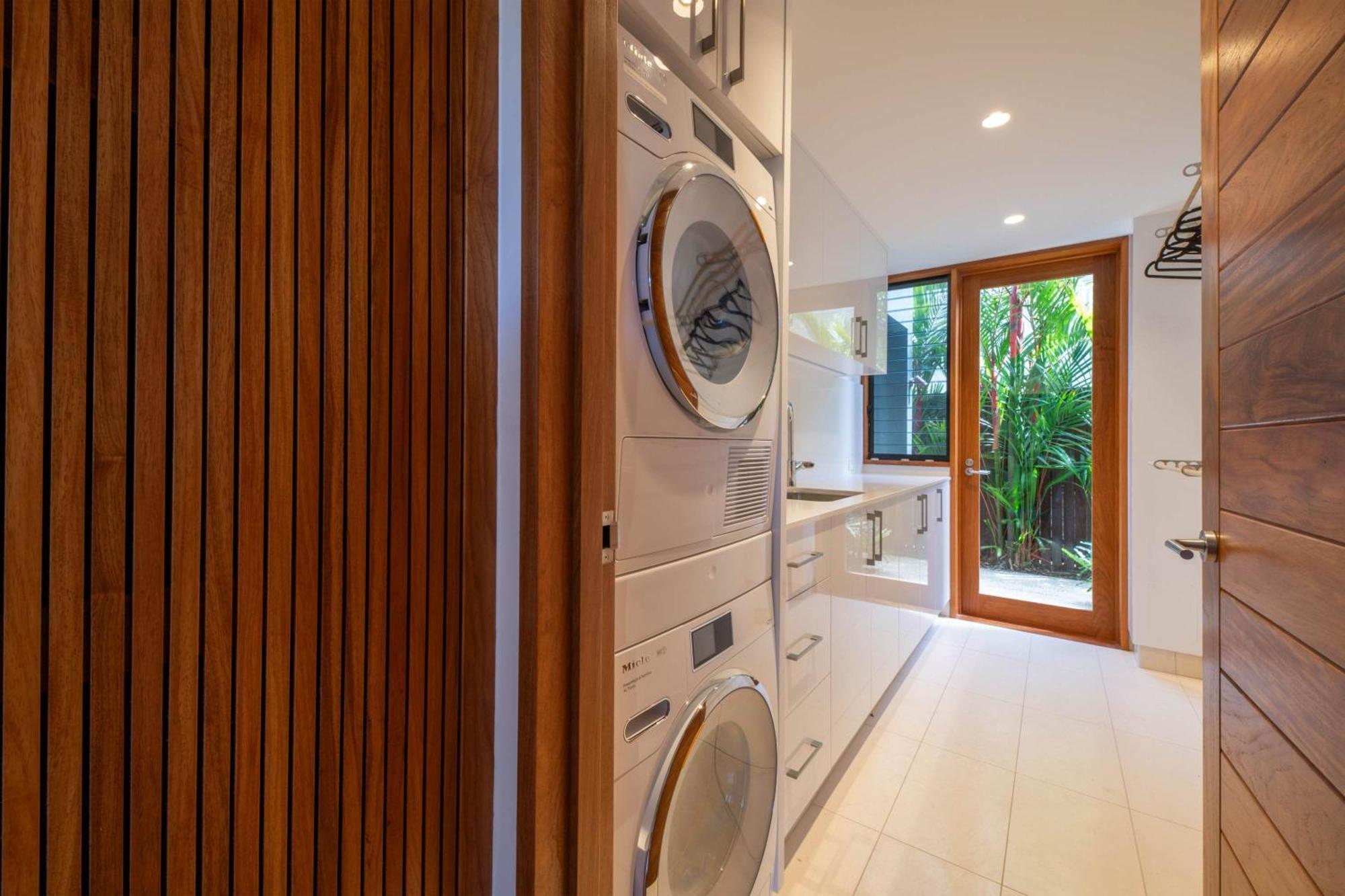 Airlie Marina-front Luxury At 10 The Cove Airlie Beach
