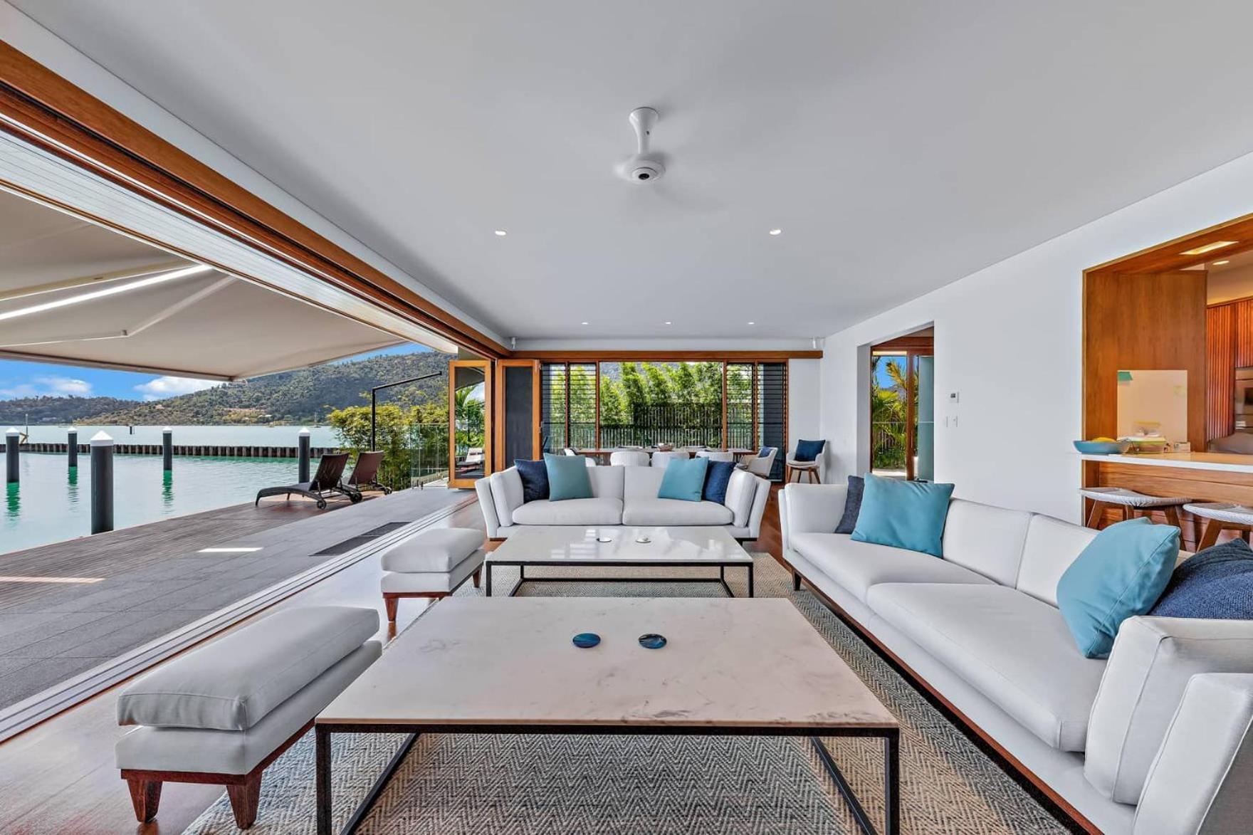 Airlie Marina-front Luxury At 10 The Cove Holiday home Airlie Beach