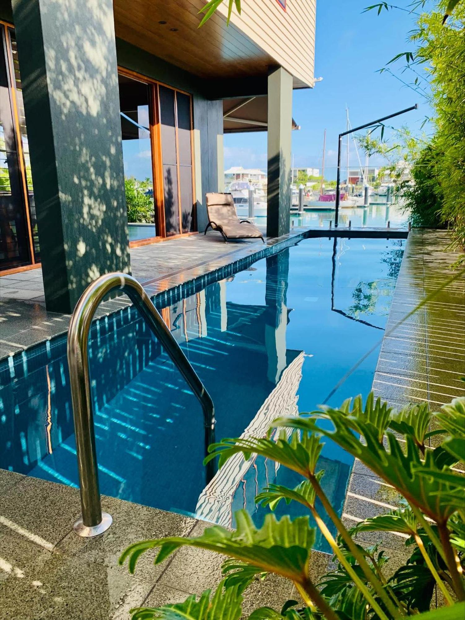 Holiday home Airlie Marina-front Luxury At 10 The Cove Airlie Beach