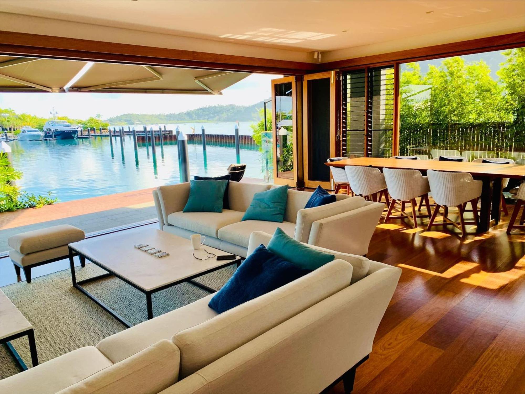Airlie Marina-front Luxury At 10 The Cove *