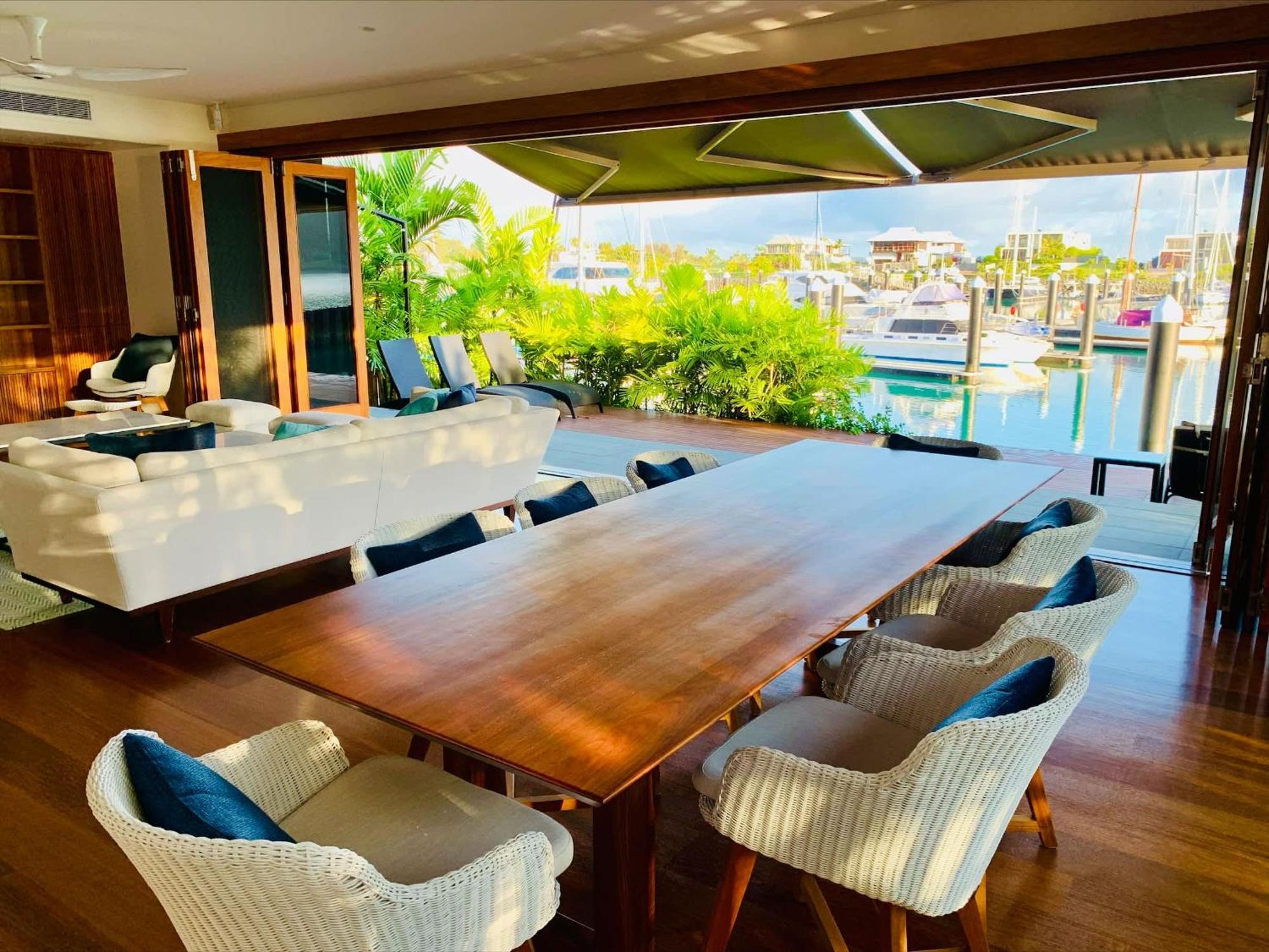 Holiday home Airlie Marina-front Luxury At 10 The Cove *