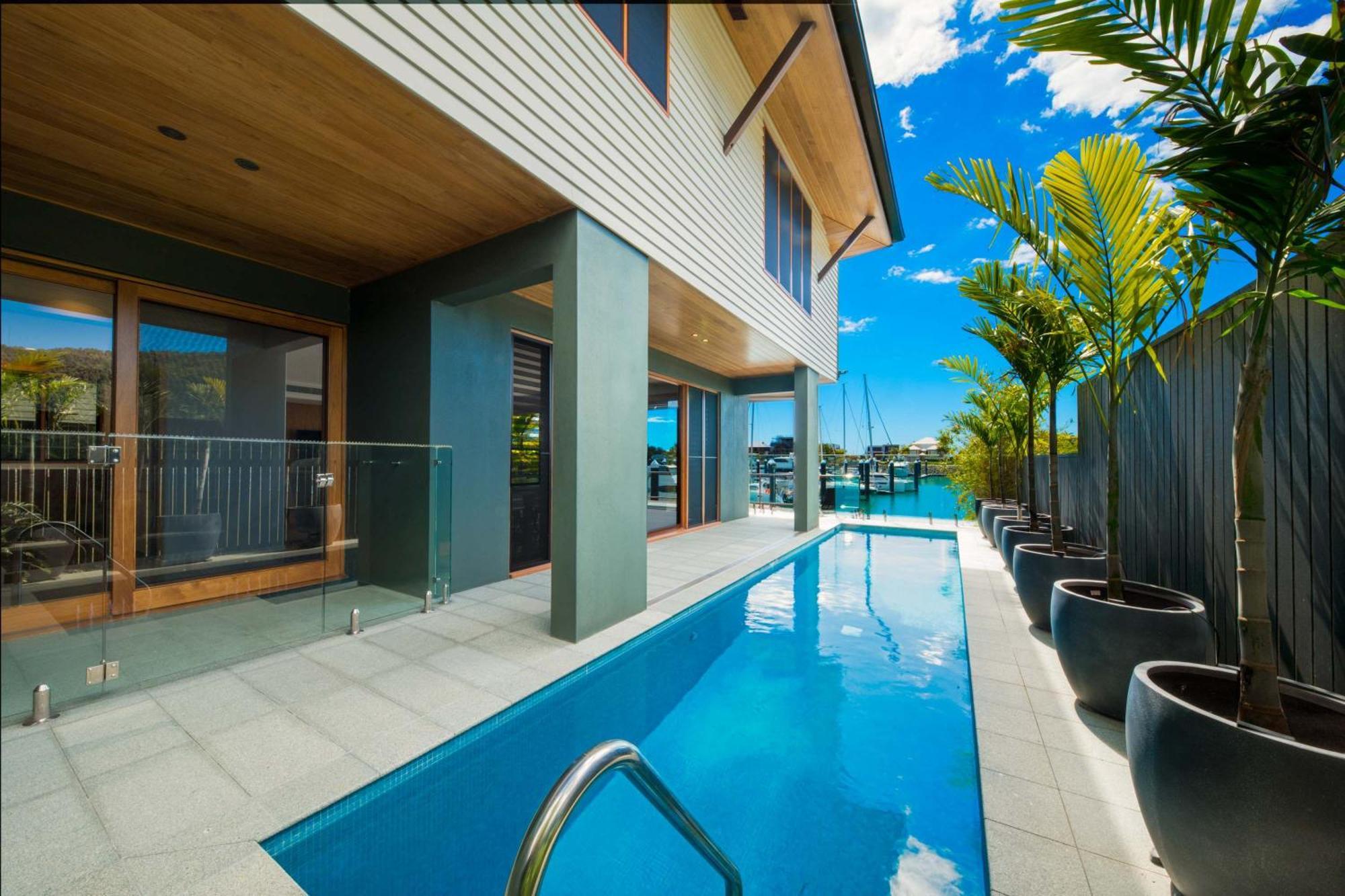 Airlie Marina-front Luxury At 10 The Cove Airlie Beach