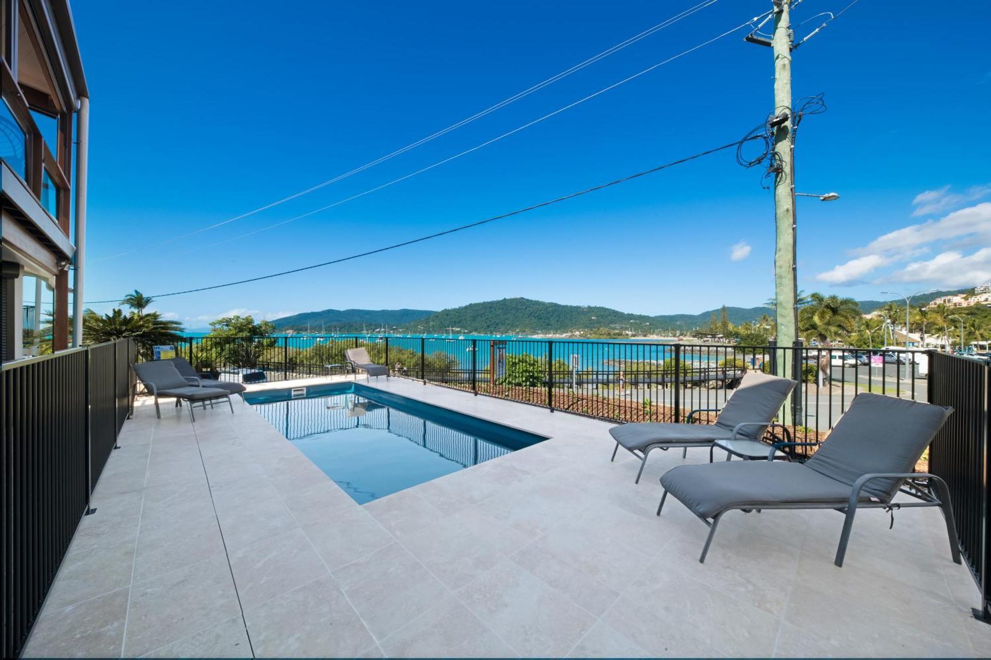 Day Dreaming - Mazlin House *