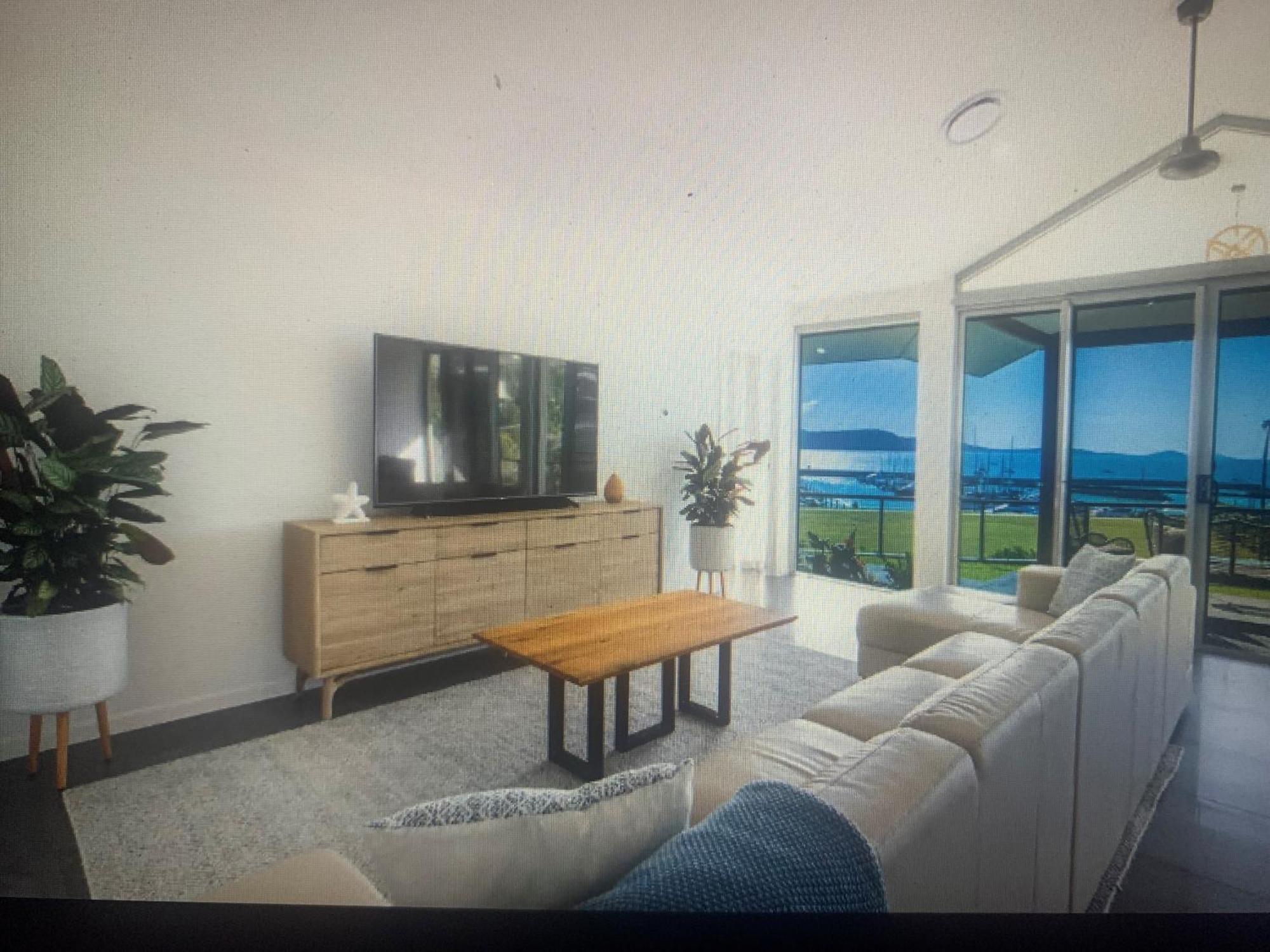 Holiday home One Airlie - Beyond Comparison