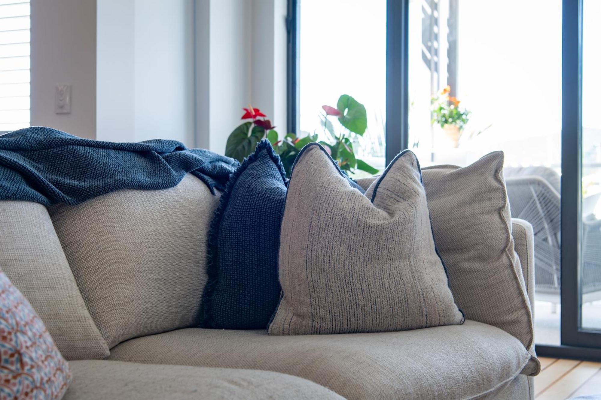 Airlie Breezes At The Boathouse Apartment *