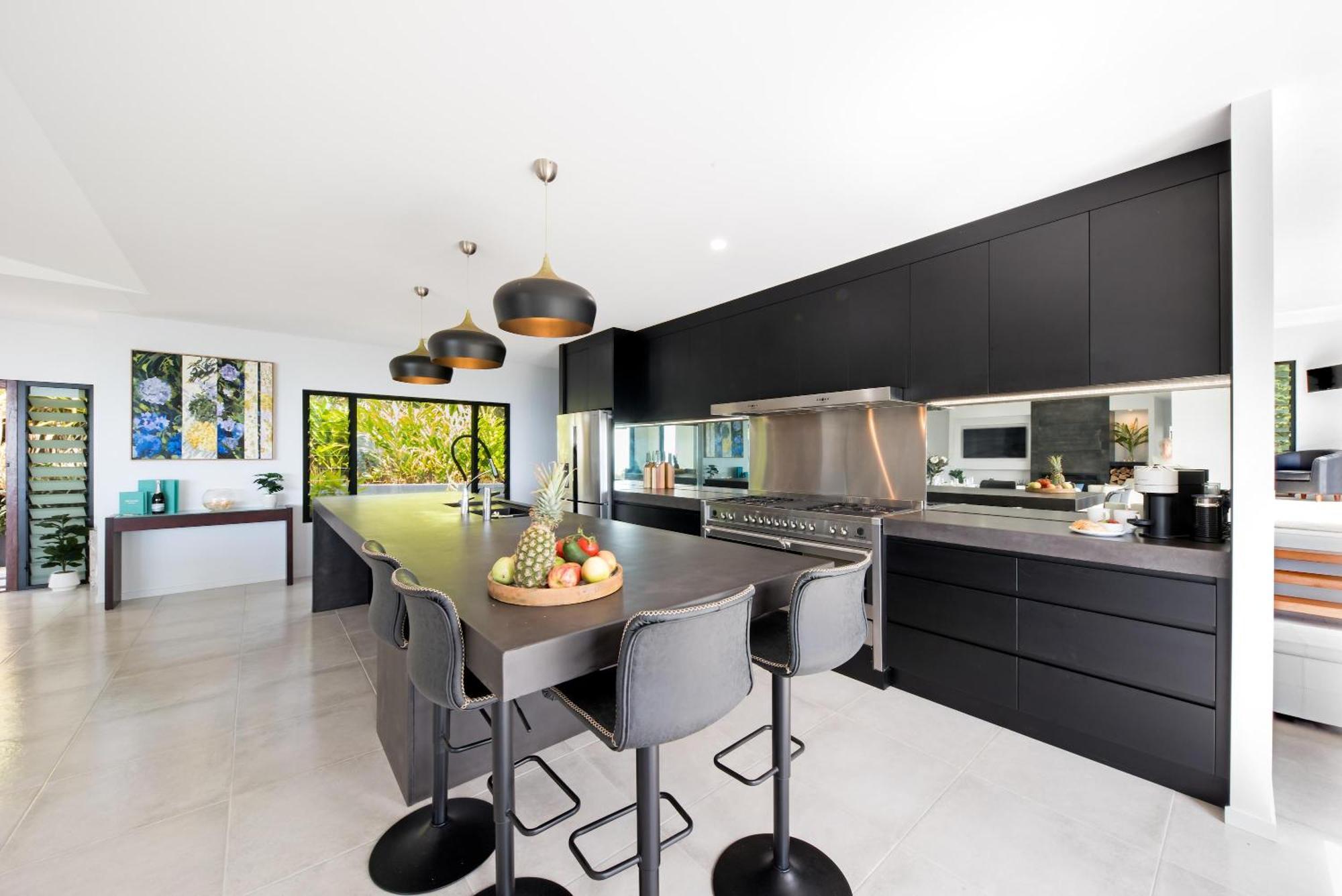 'nine Islands' Airlie Luxury With Ocean Views Airlie Beach