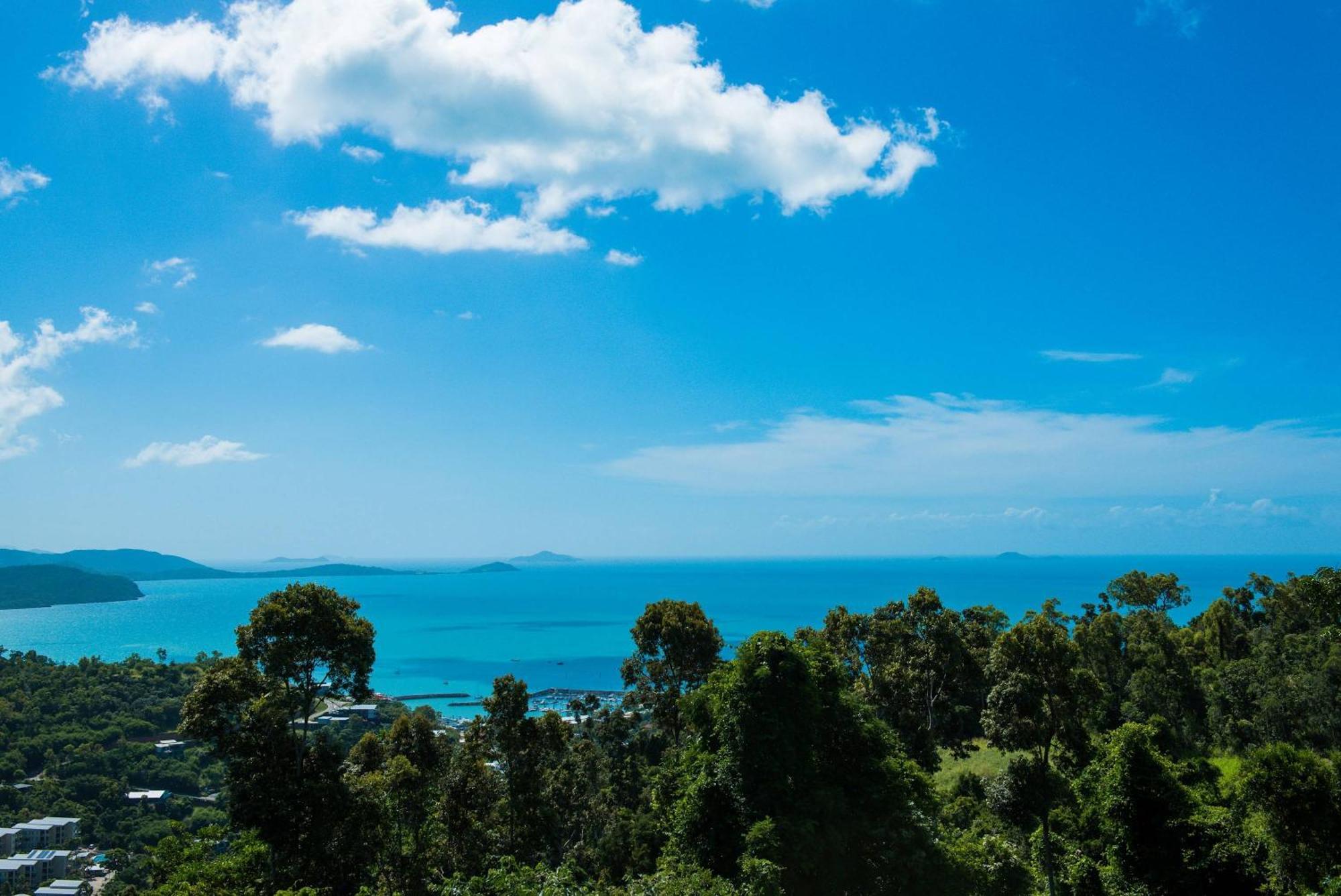 Holiday home 'nine Islands' Airlie Luxury With Ocean Views *
