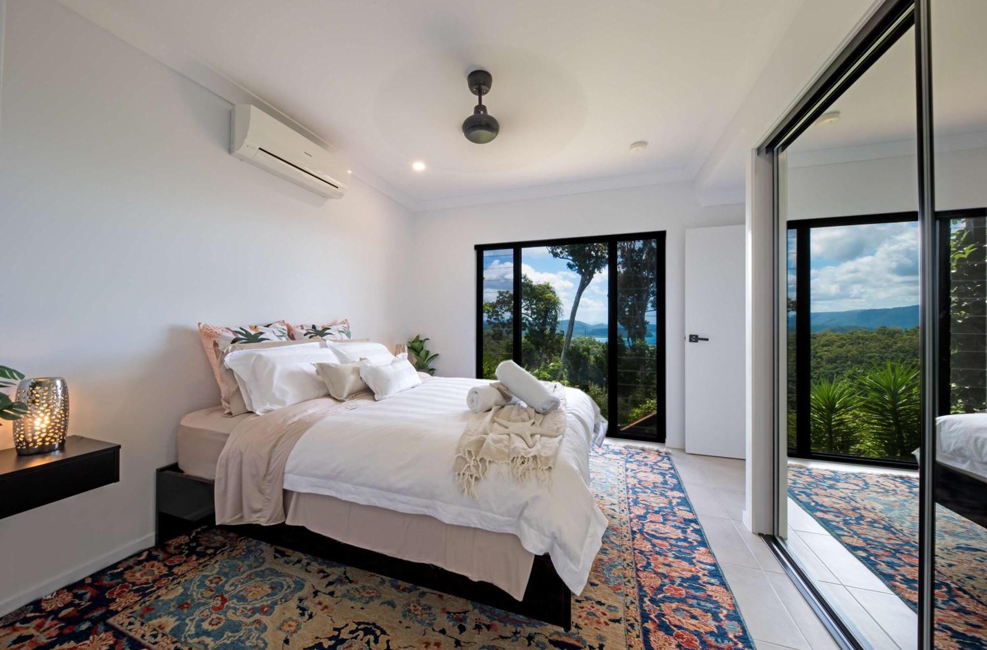 'nine Islands' Airlie Luxury With Ocean Views Holiday home Airlie Beach