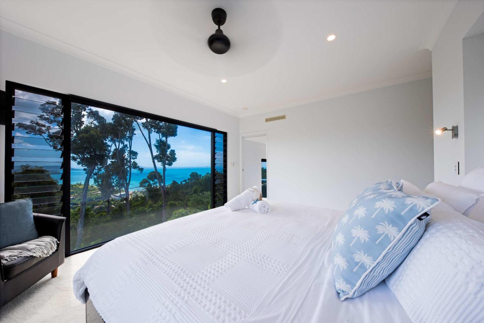 'nine Islands' Airlie Luxury With Ocean Views * Airlie Beach