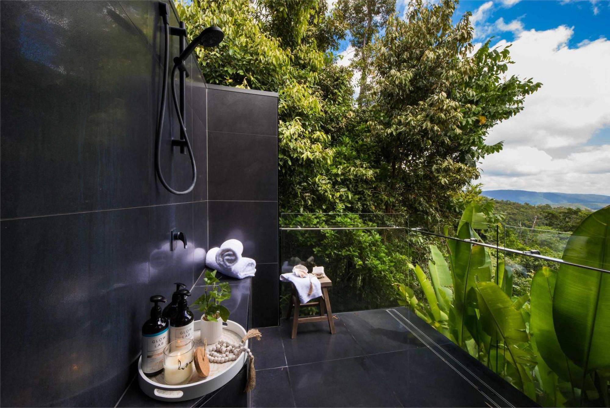 'nine Islands' Airlie Luxury With Ocean Views