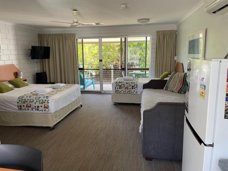 Whitehaven Beachfront Units * Airlie Beach