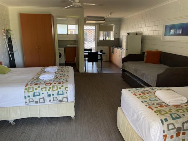 Whitehaven Beachfront Units * Airlie Beach