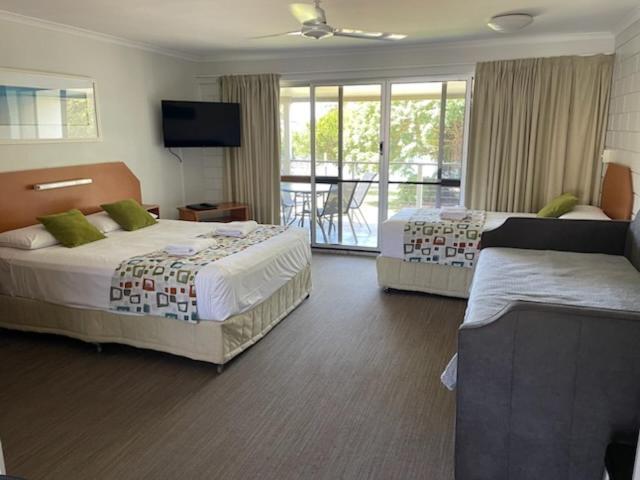 Whitehaven Beachfront Units * Airlie Beach