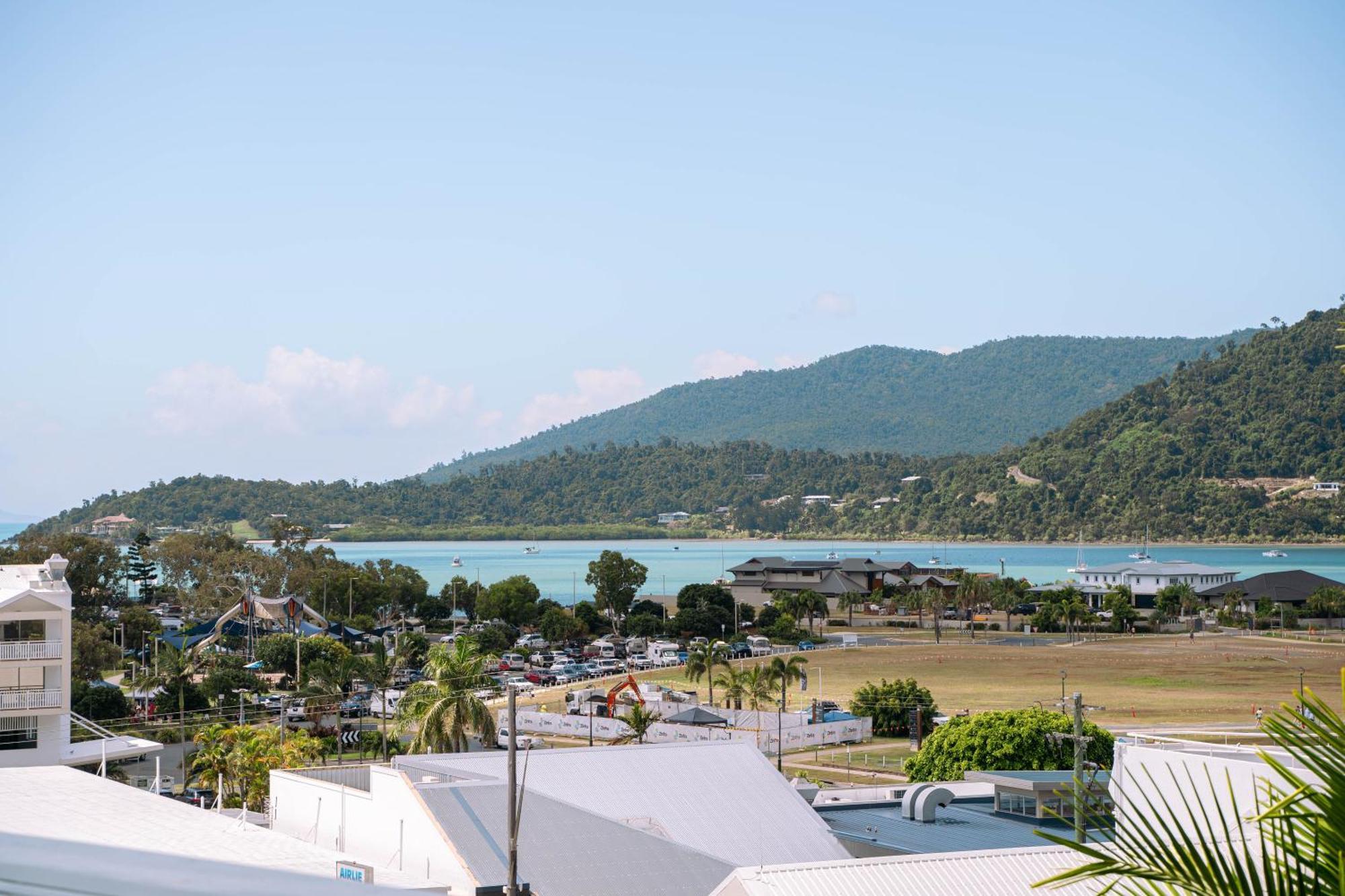 Apartment Studio Apartment, Centre Of Airlie With Sea Views *