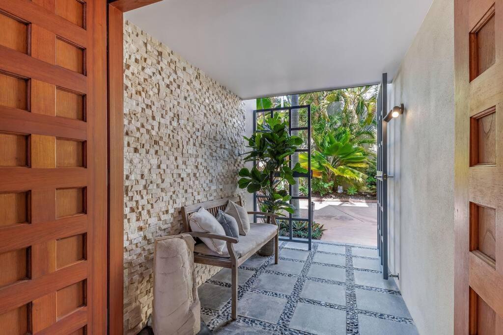 Large, Luxurious Townhouse Stunning Oceanviews