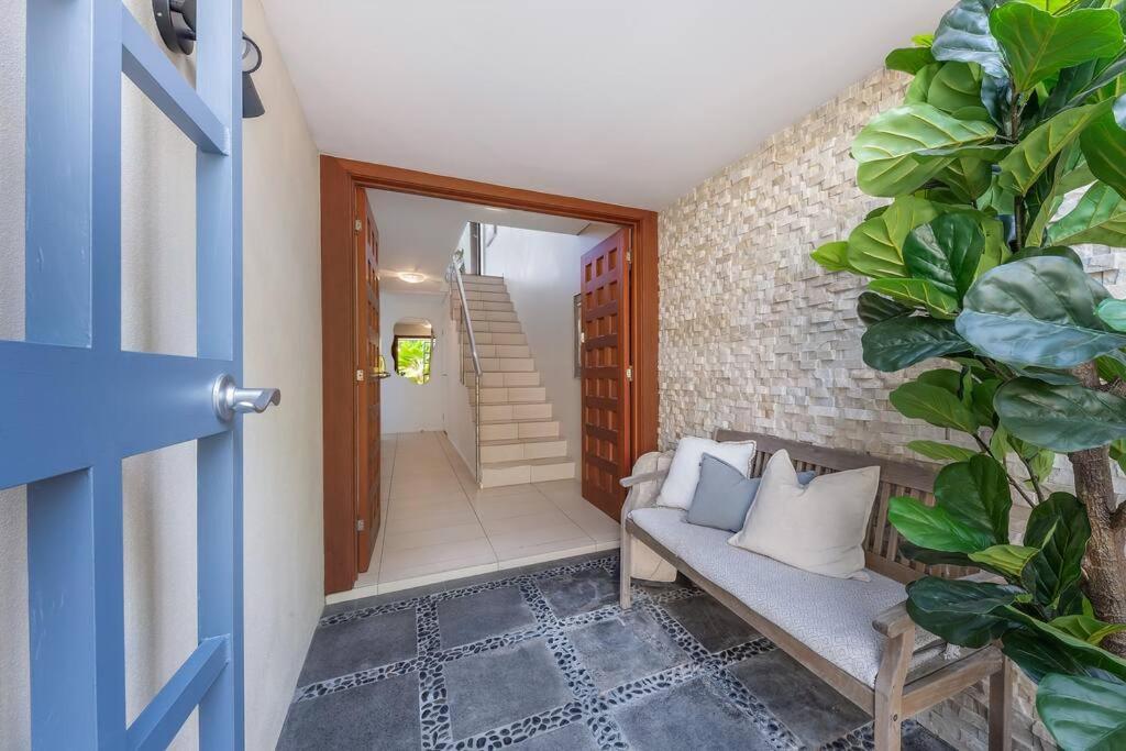 Large, Luxurious Townhouse Stunning Oceanviews Apartment Airlie Beach