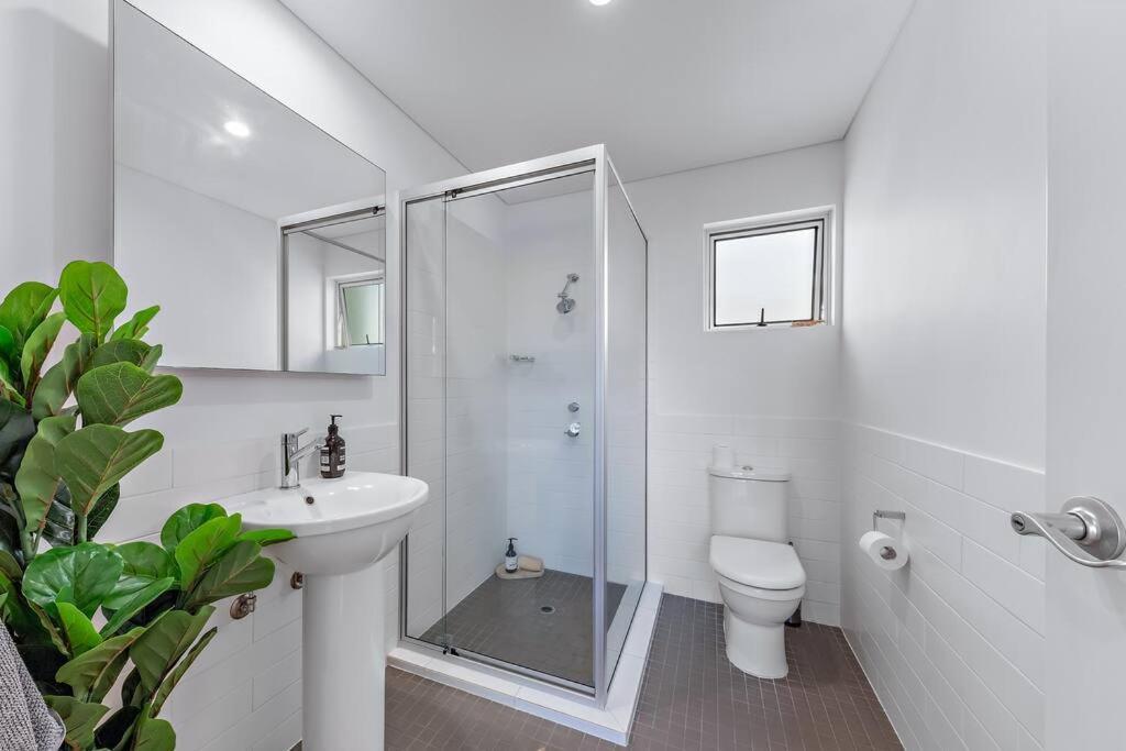 Large, Luxurious Townhouse Stunning Oceanviews Apartment Airlie Beach