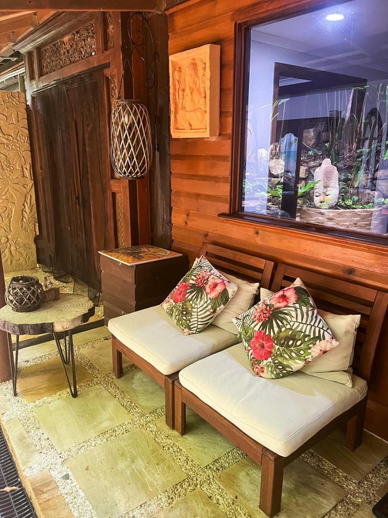 Bed & Breakfast Whitsundays Retreat *