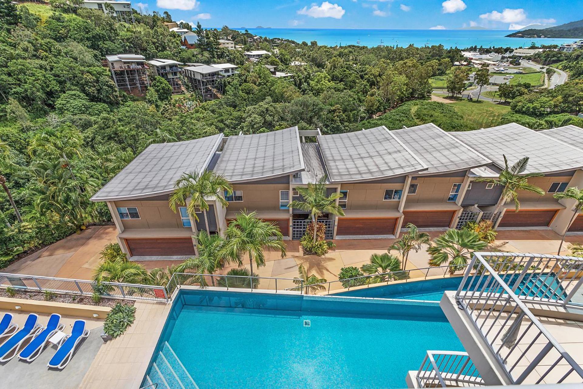 Sea Forever On Azure Seas - Airlie * Airlie Beach