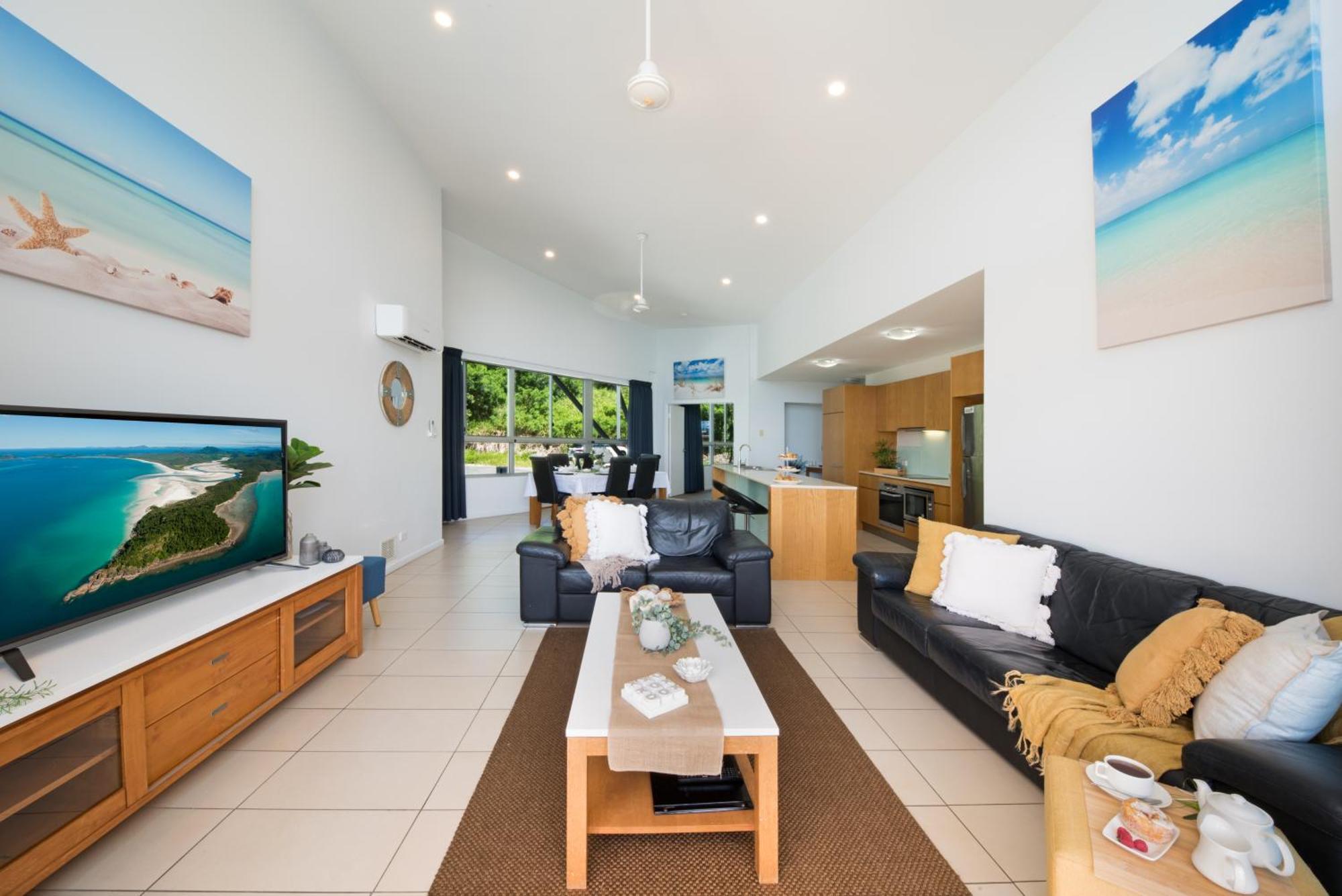 Sea Forever On Azure Seas - Airlie Apartment *