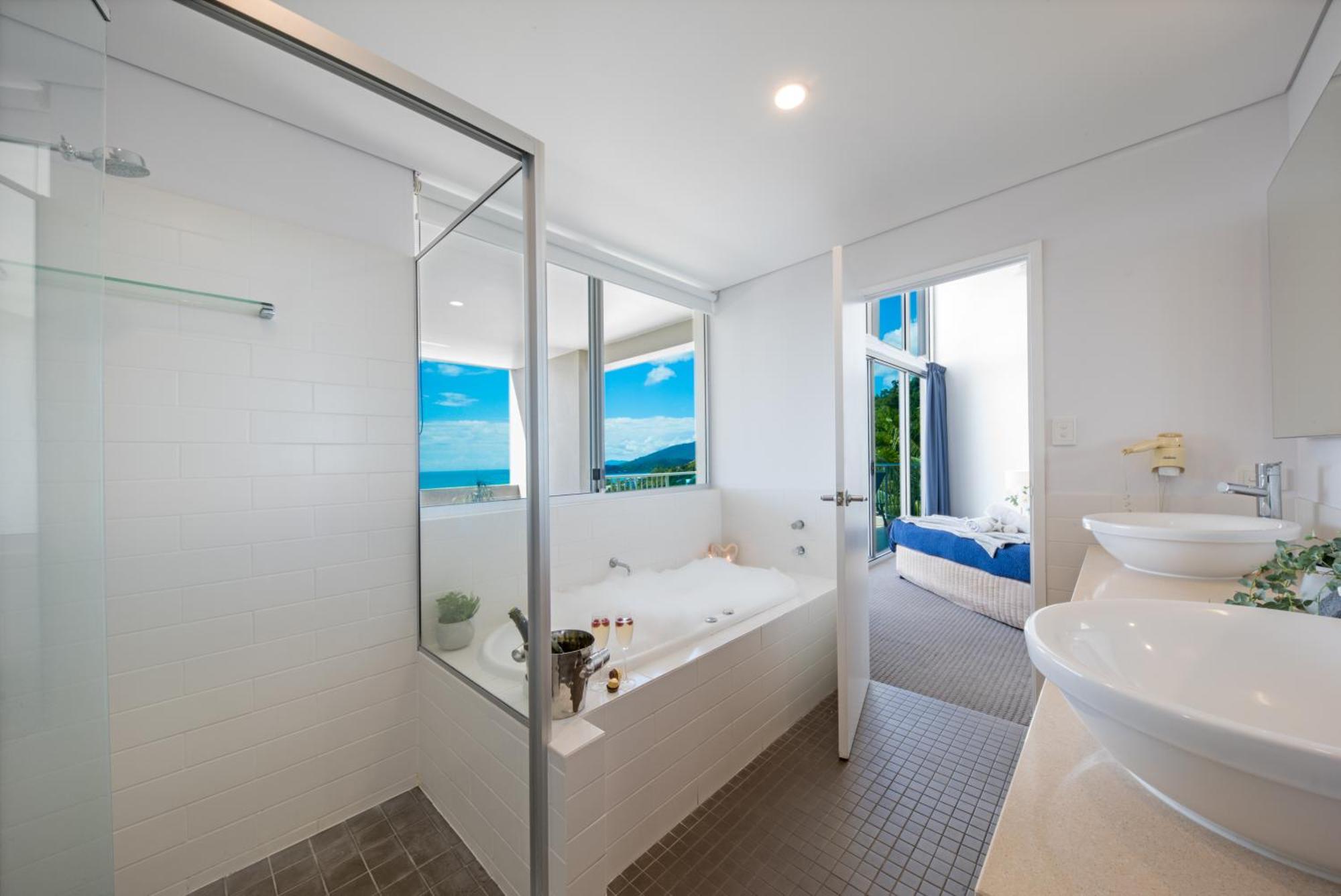 Apartment Sea Forever On Azure Seas - Airlie Airlie Beach