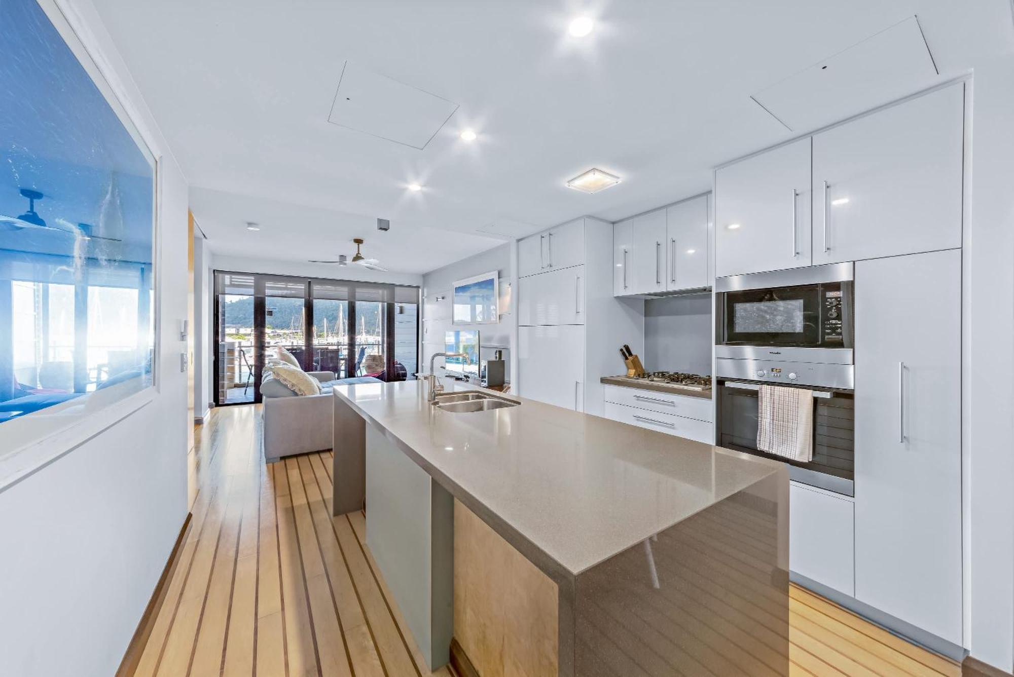 Marina Waterfront Living At Port Of Airlie * Airlie Beach