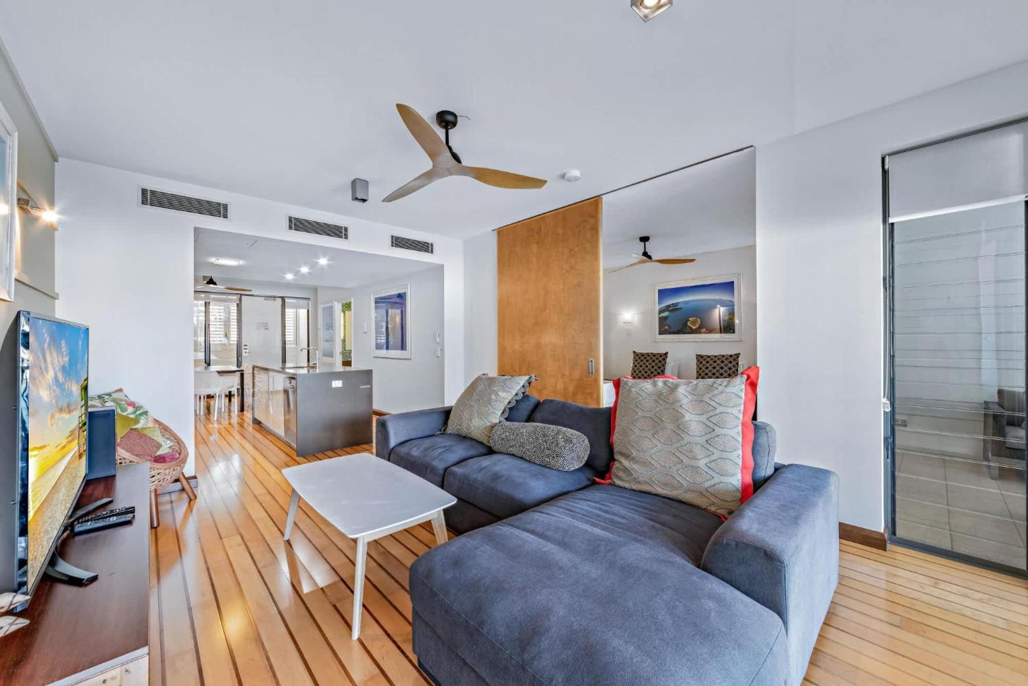 Marina Waterfront Living At Port Of Airlie Apartment *