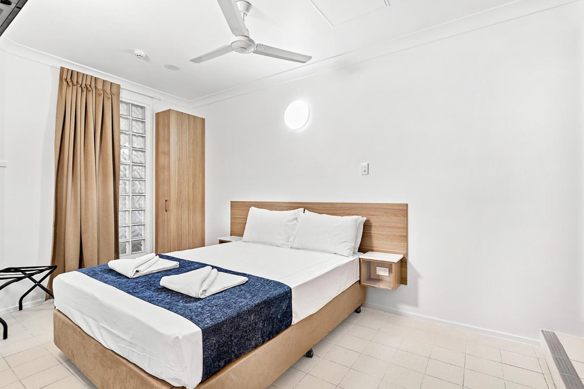 Plaza Hotel Airlie Beach