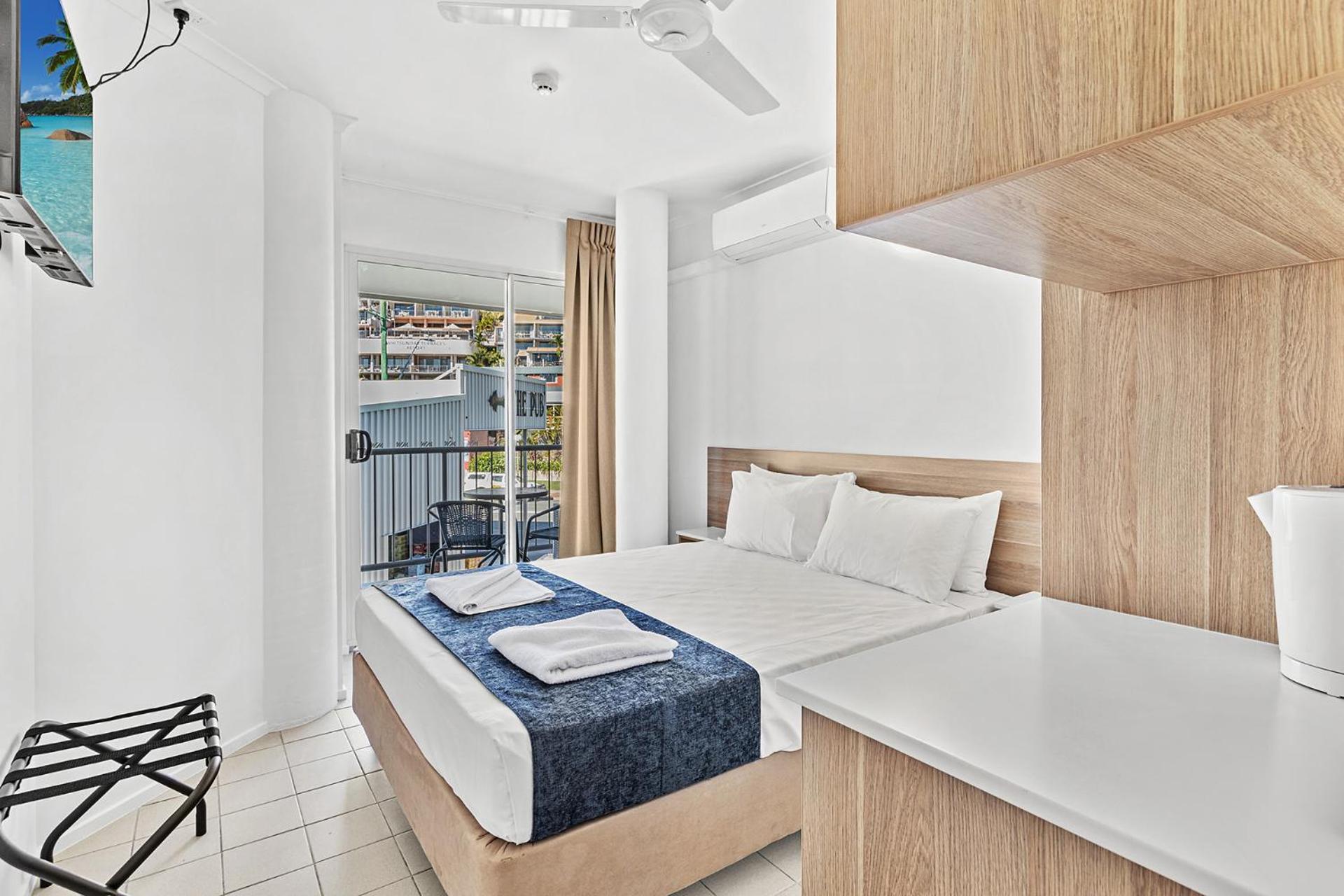 Plaza Hotel Airlie Beach