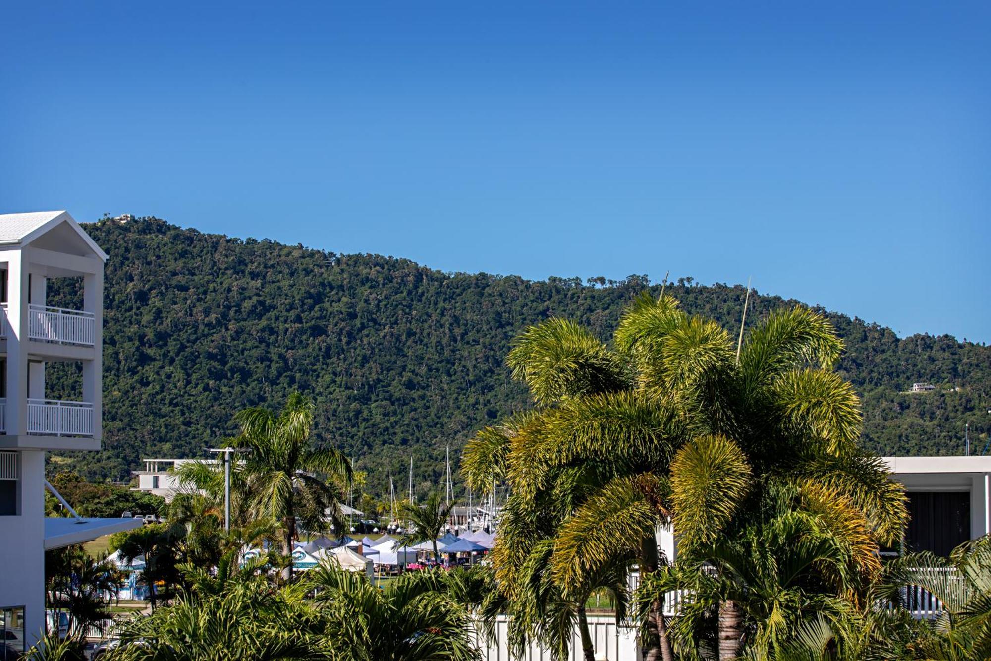 Plaza Hotel Airlie Beach