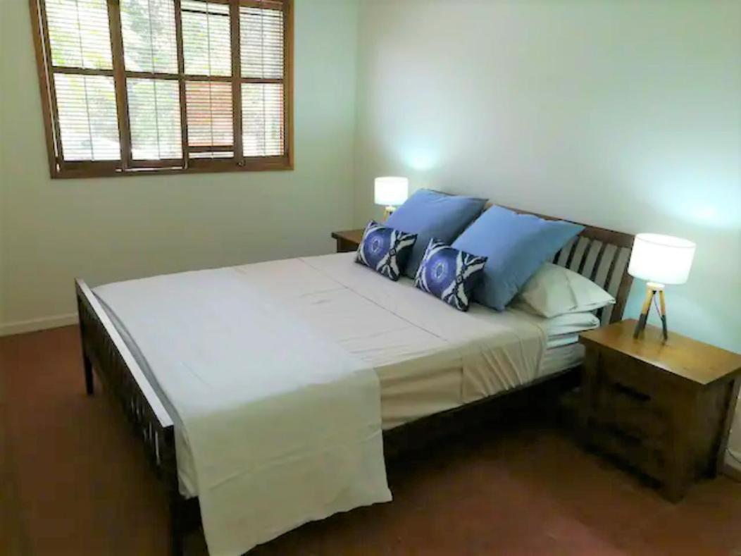 Main Street-ailrie Airlie Beach
