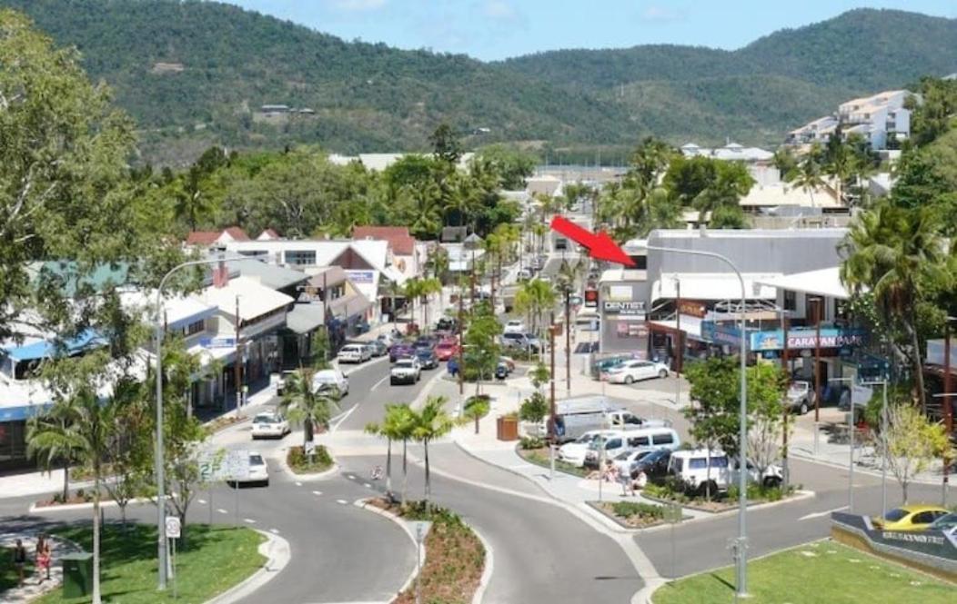 Main Street-ailrie Airlie Beach