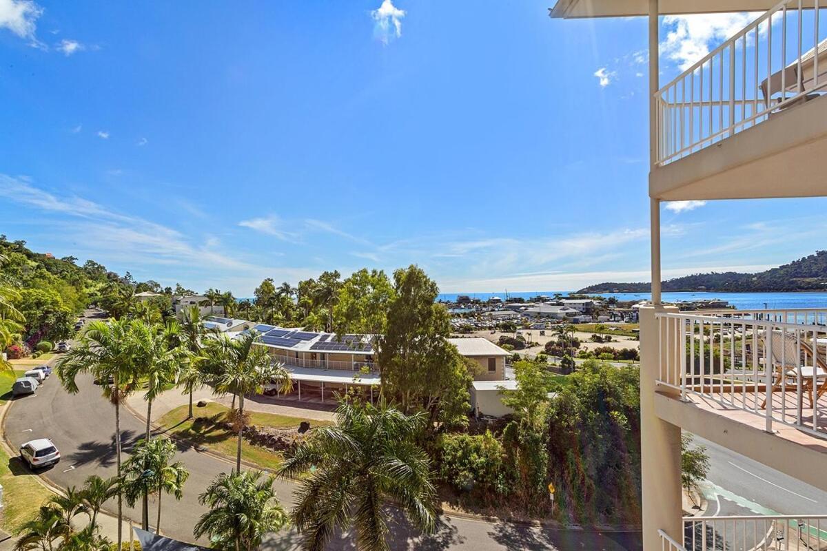 Apartment Marina And Ocean Views, Level Walk To Marina And Main Street