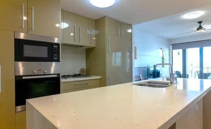 Aqua View Boathouse Airlie Apartment