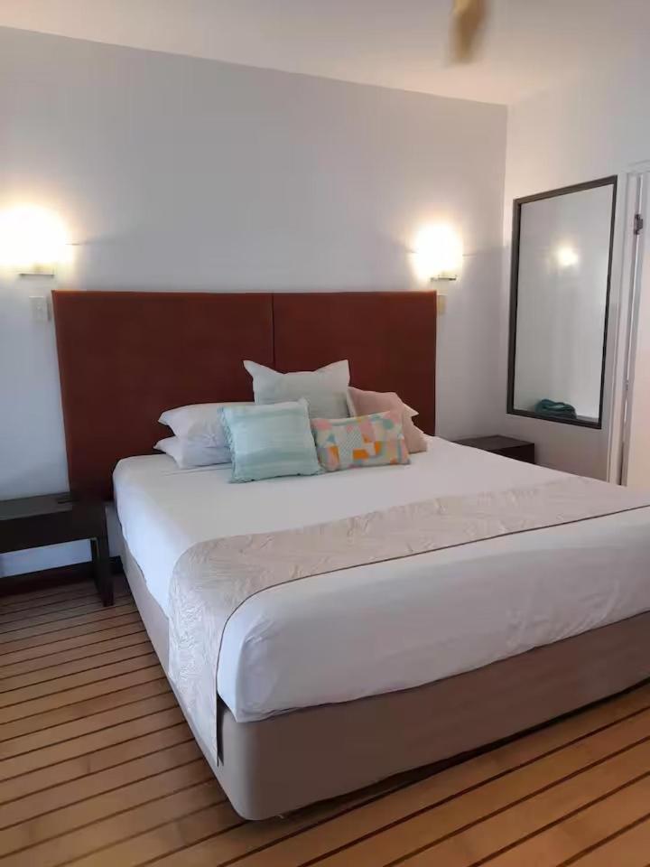 Aqua View Boathouse Airlie Apartment *