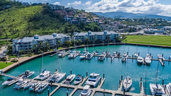 Aqua View Boathouse Airlie Apartment