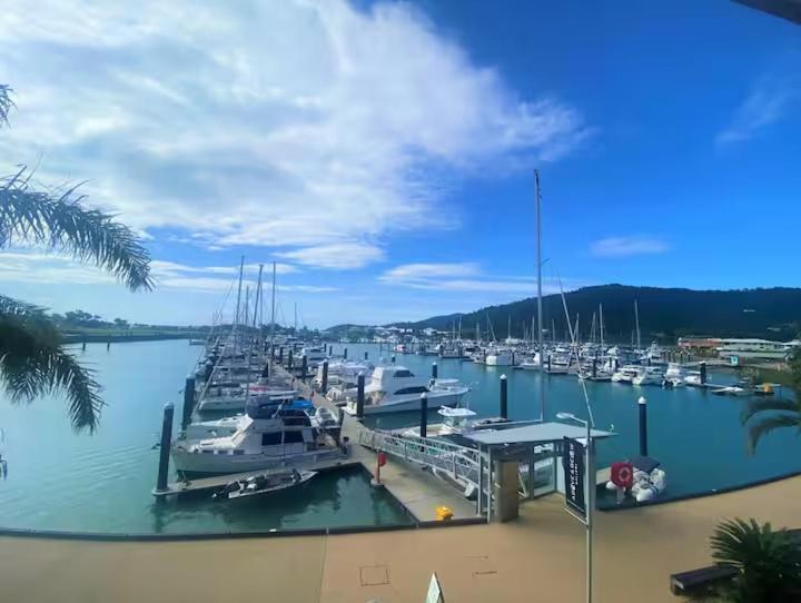 Aqua View Boathouse Airlie Apartment *
