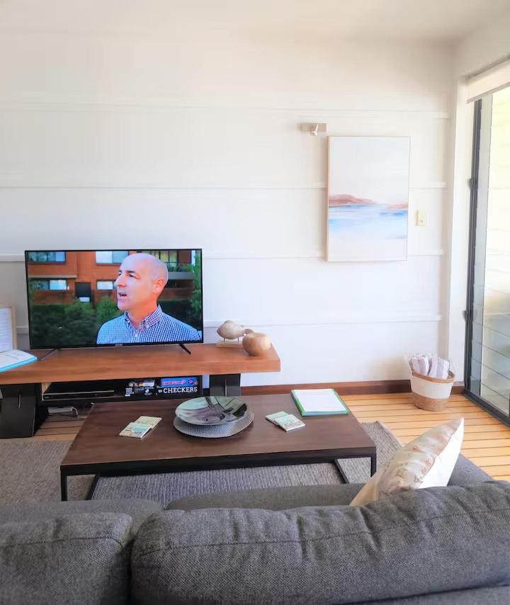 Aqua View Boathouse Airlie Apartment
