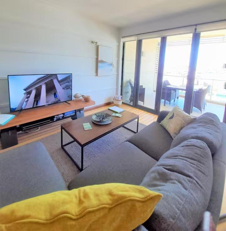 Aqua View Boathouse Airlie * Airlie Beach