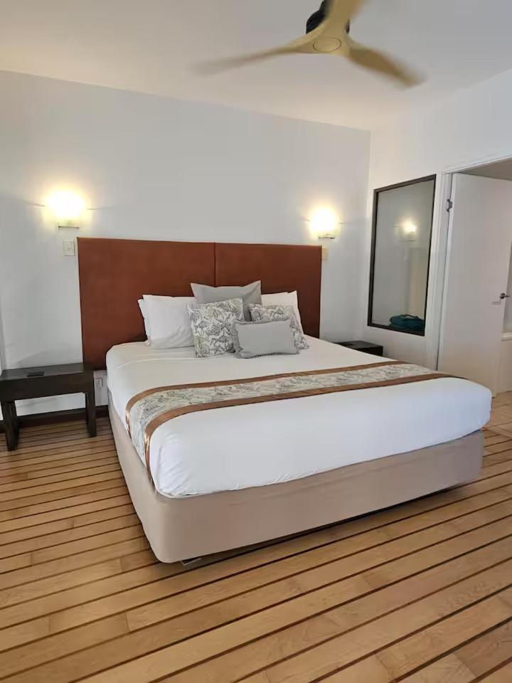 Aqua View Boathouse Airlie