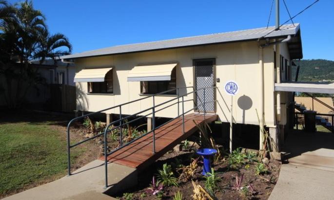 Qcwa Cheerful - Airlie * Airlie Beach