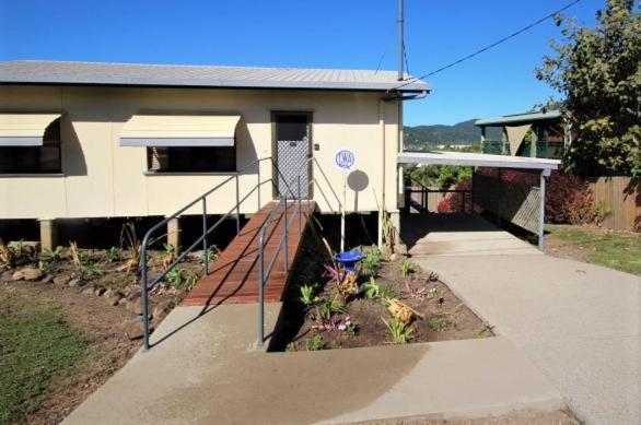 Qcwa Cheerful - Airlie