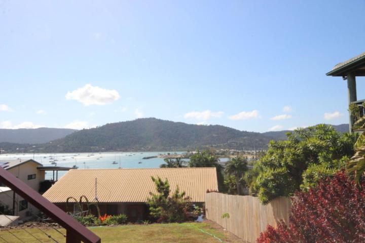 Qcwa Cheerful - Airlie * Airlie Beach