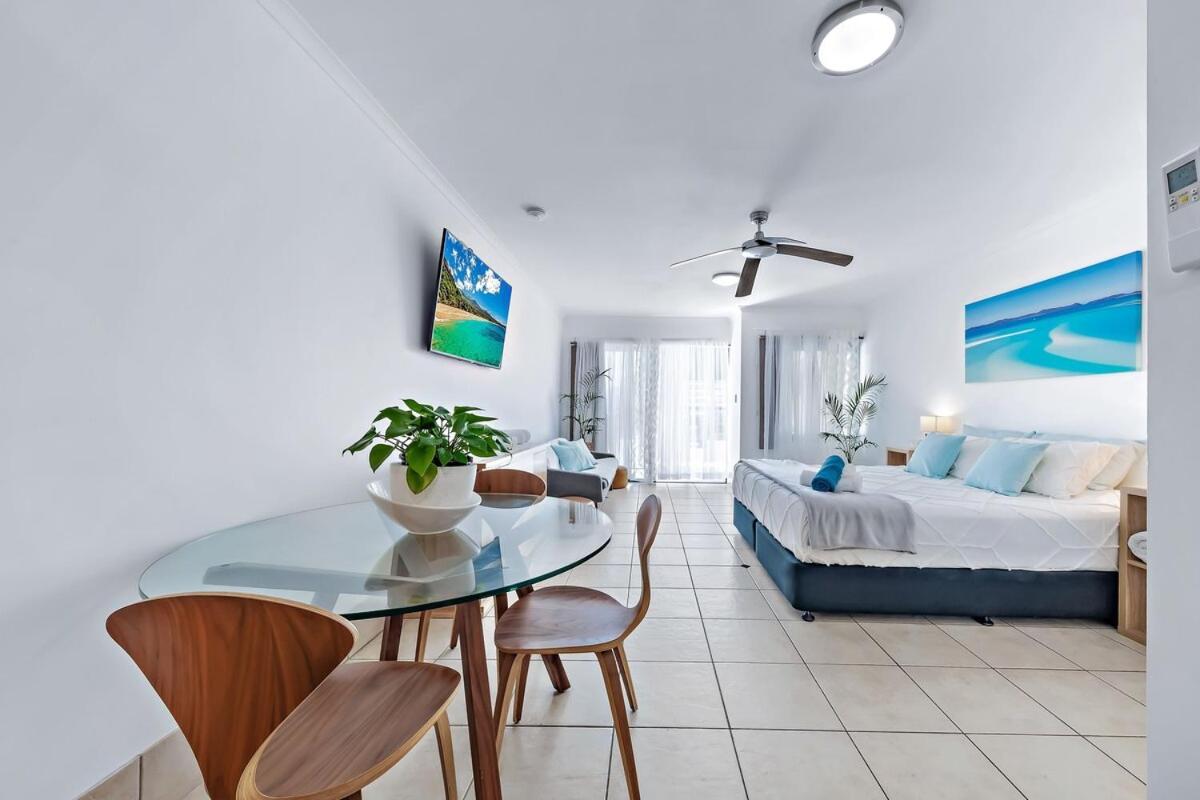 3 Apartment *