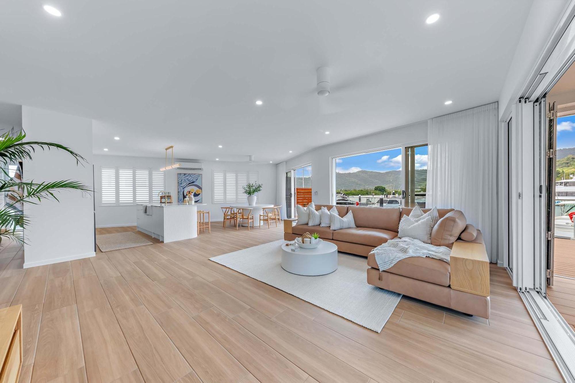 Whitsunday Waterfront Luxury At 19 The Cove Holiday home *