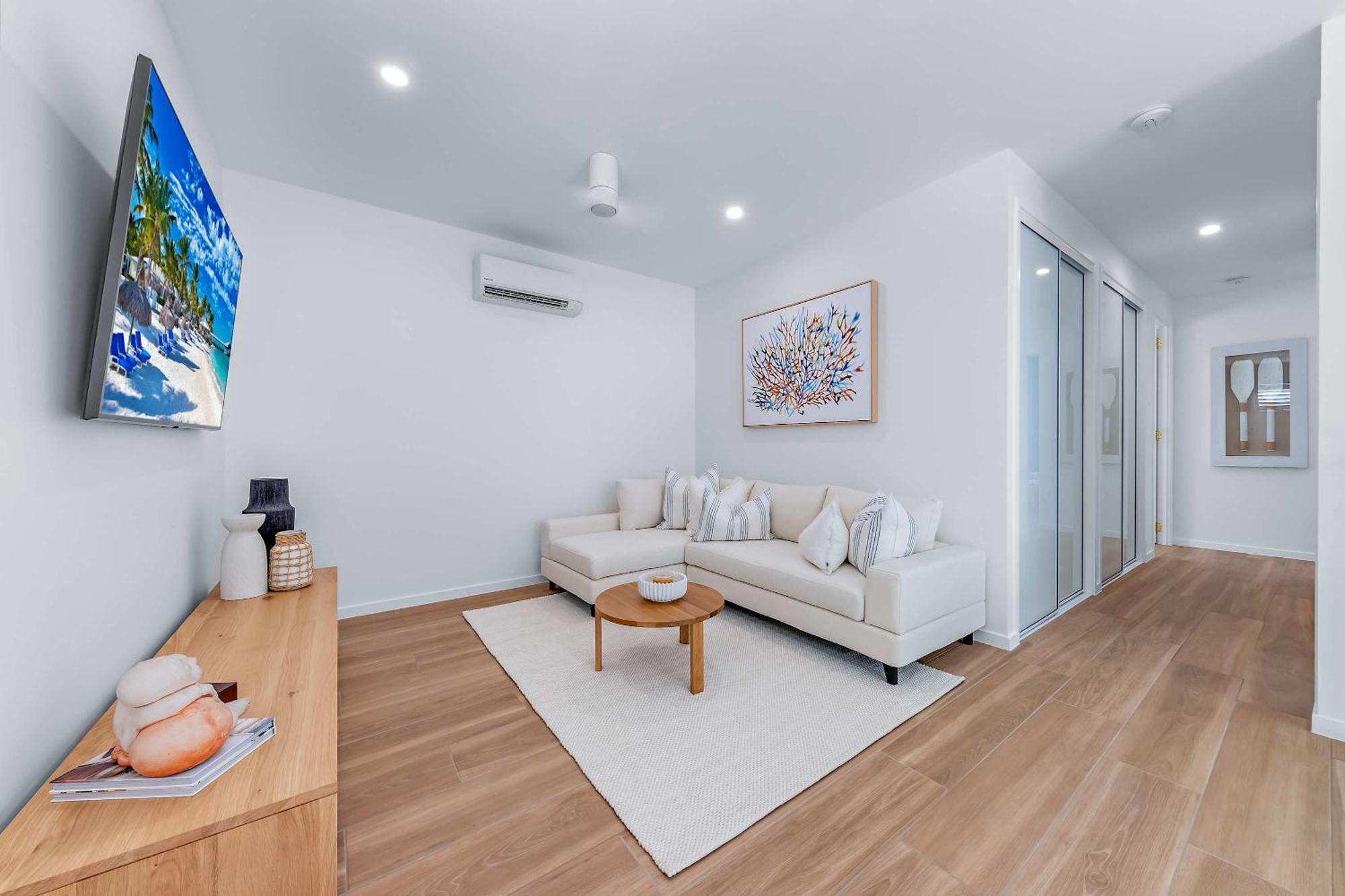 Holiday home Whitsunday Waterfront Luxury At 19 The Cove Airlie Beach