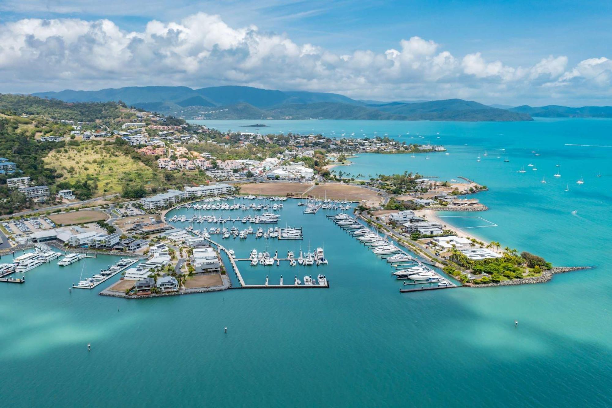 Whitsunday Waterfront Luxury At 19 The Cove Holiday home