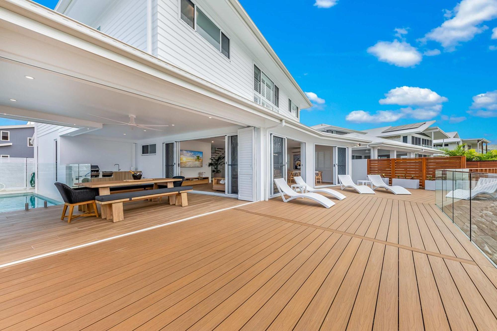 Whitsunday Waterfront Luxury At 19 The Cove Holiday home *